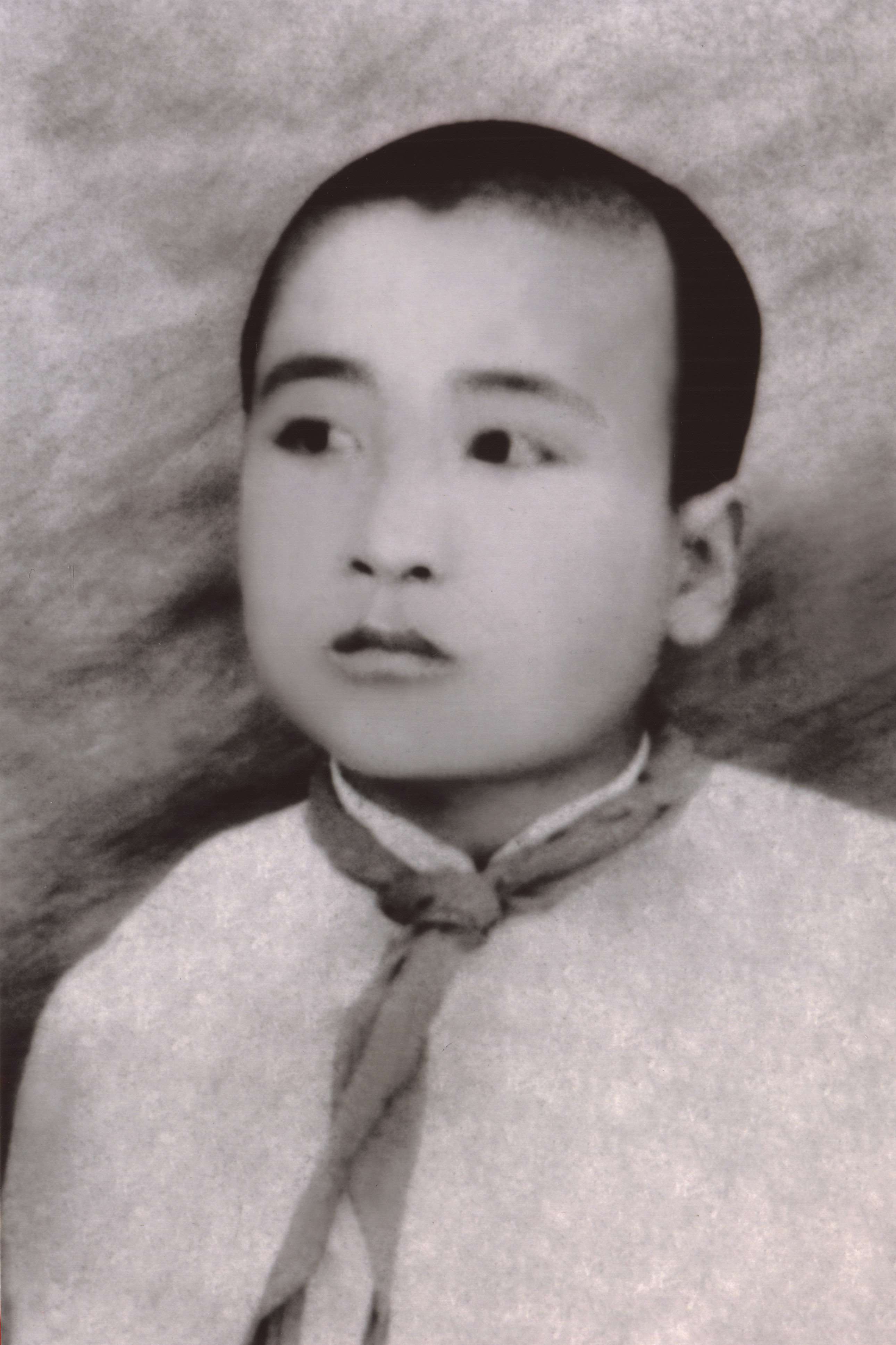 1949年10月1日留影、人生的第一张照片、戴上红领巾的第一天.jpg