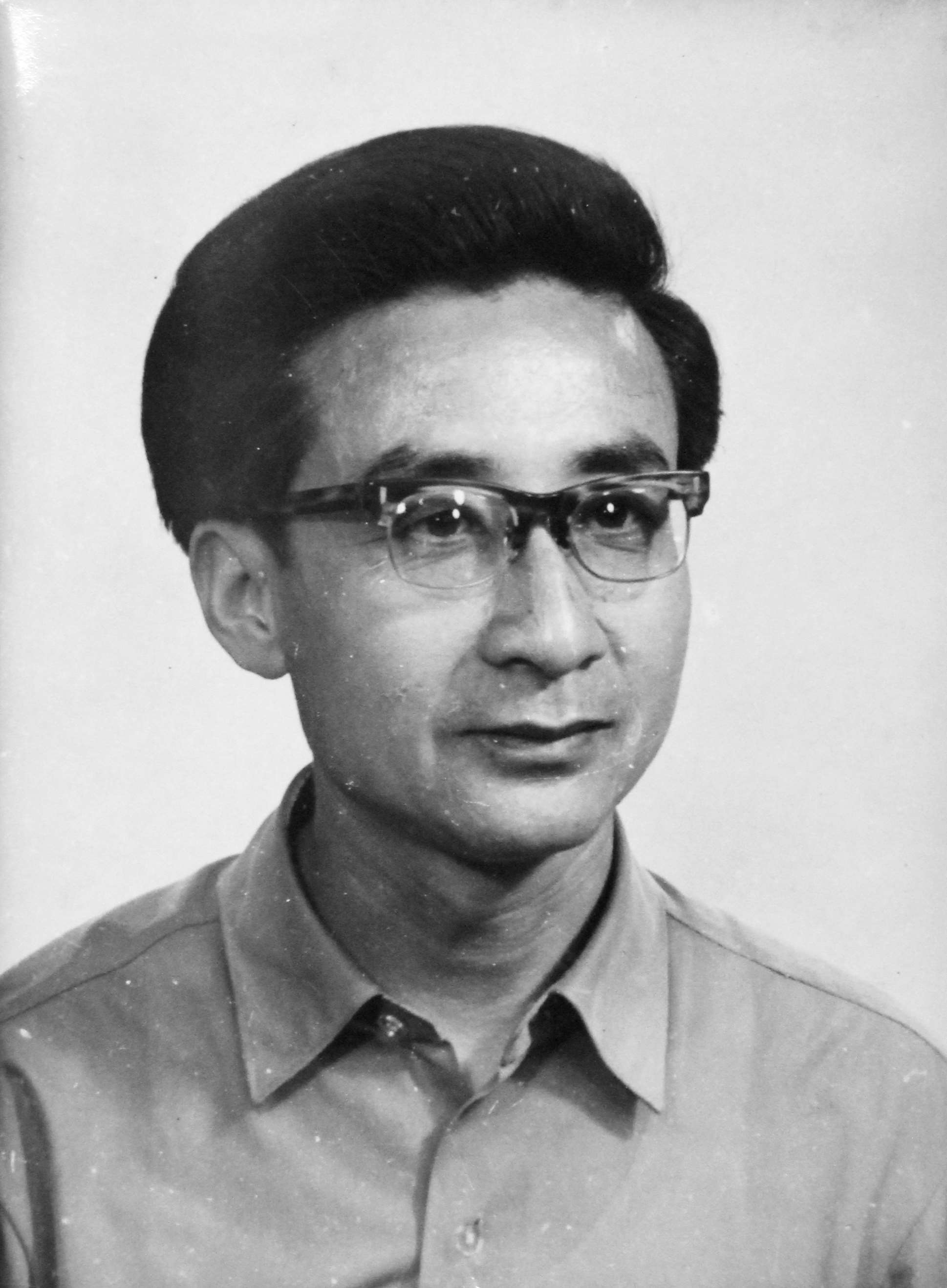 旭宇中年时期留影.JPG