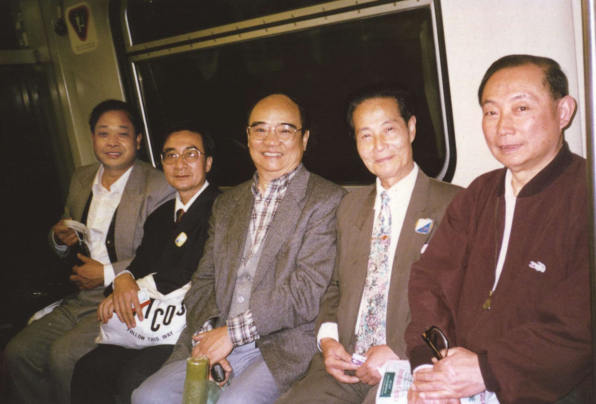 1997年，香港回归之际，旭宇与艺术家们赴港之旅.jpg