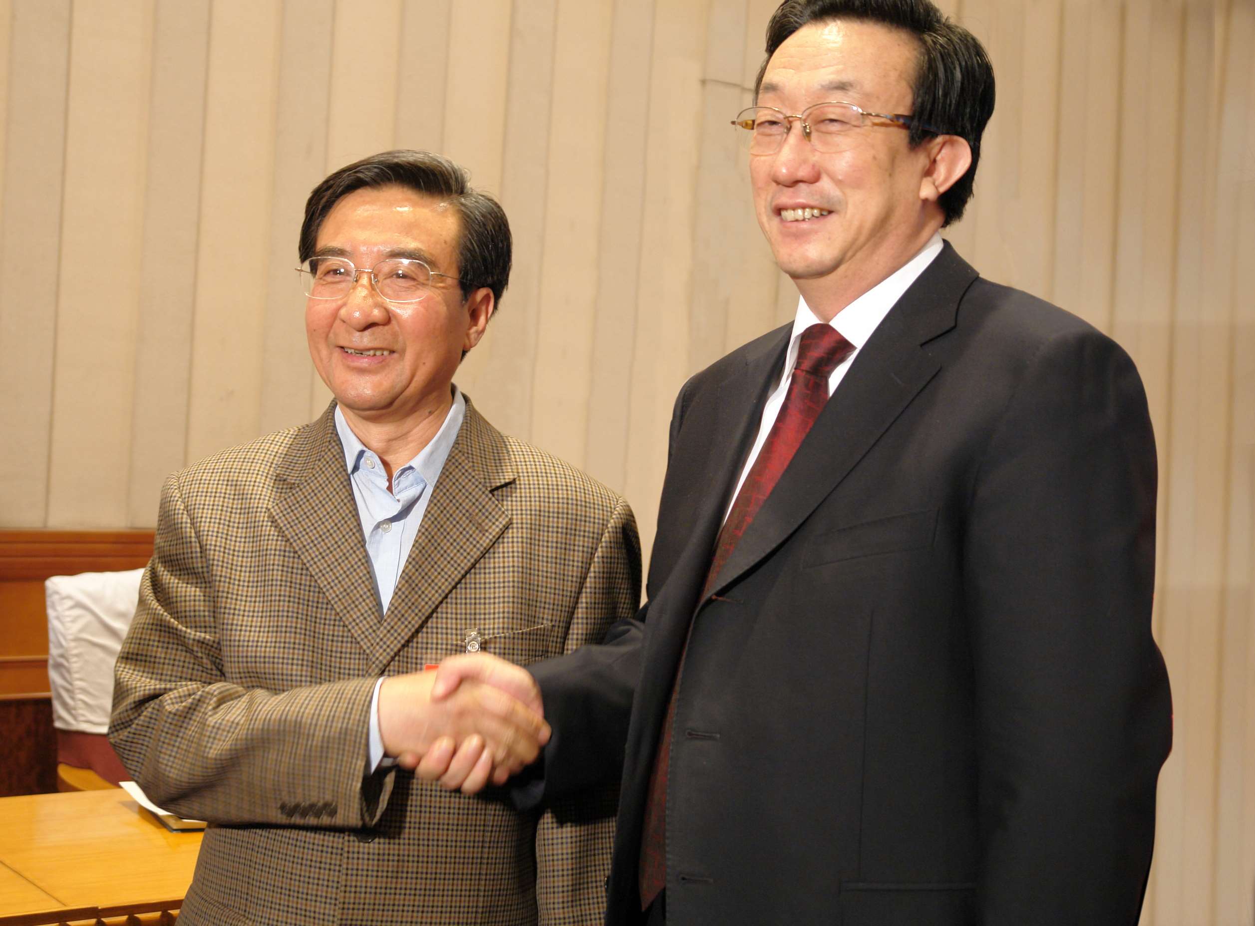 2007年4月，旭宇先生被河北省人民政府聘为省政府参事，郭庚茂省长致以祝贺。.jpg
