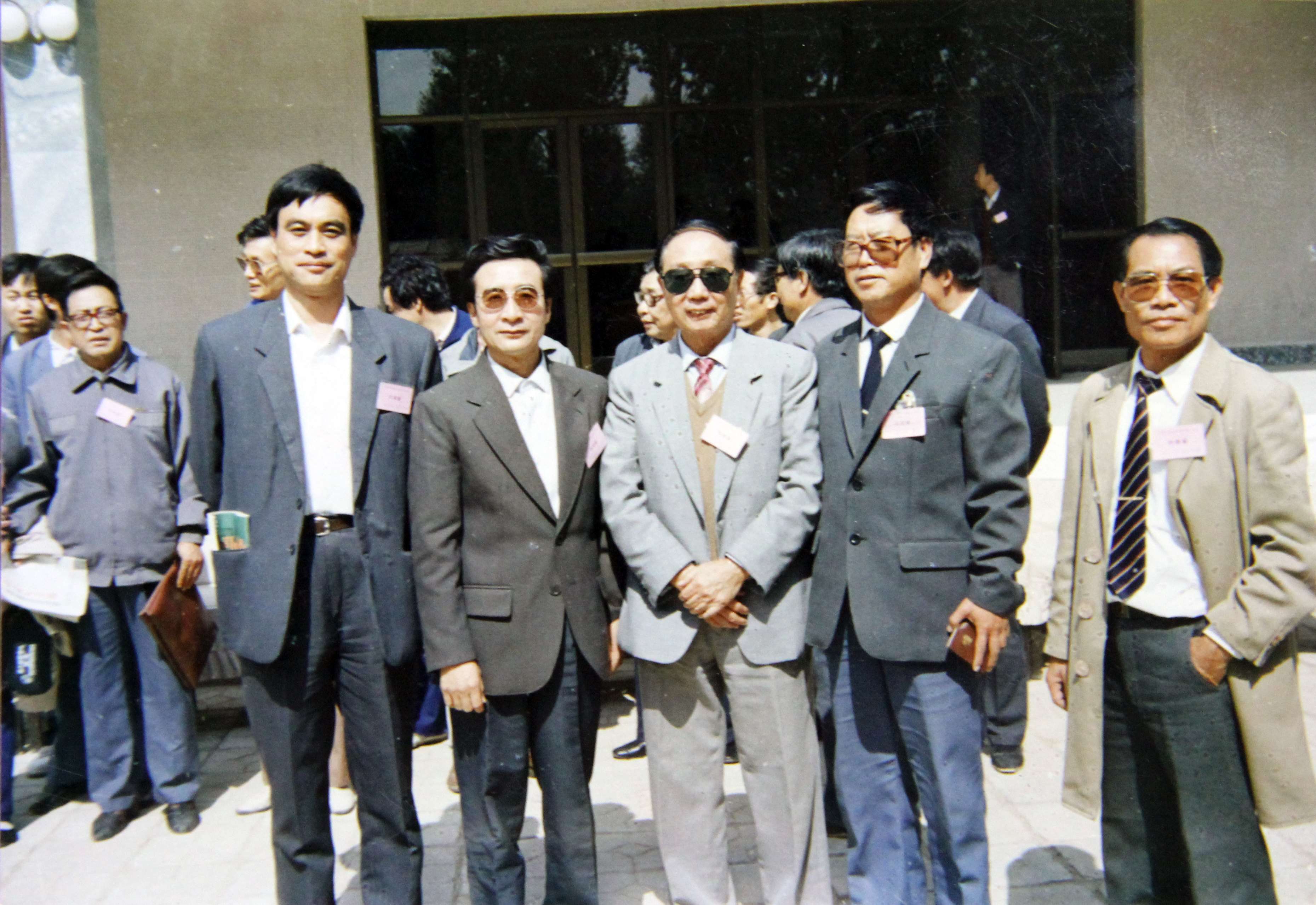1990年中国散文诗协会在山西召开年会留影，旭宇时任中国散文诗学会副主席.jpg
