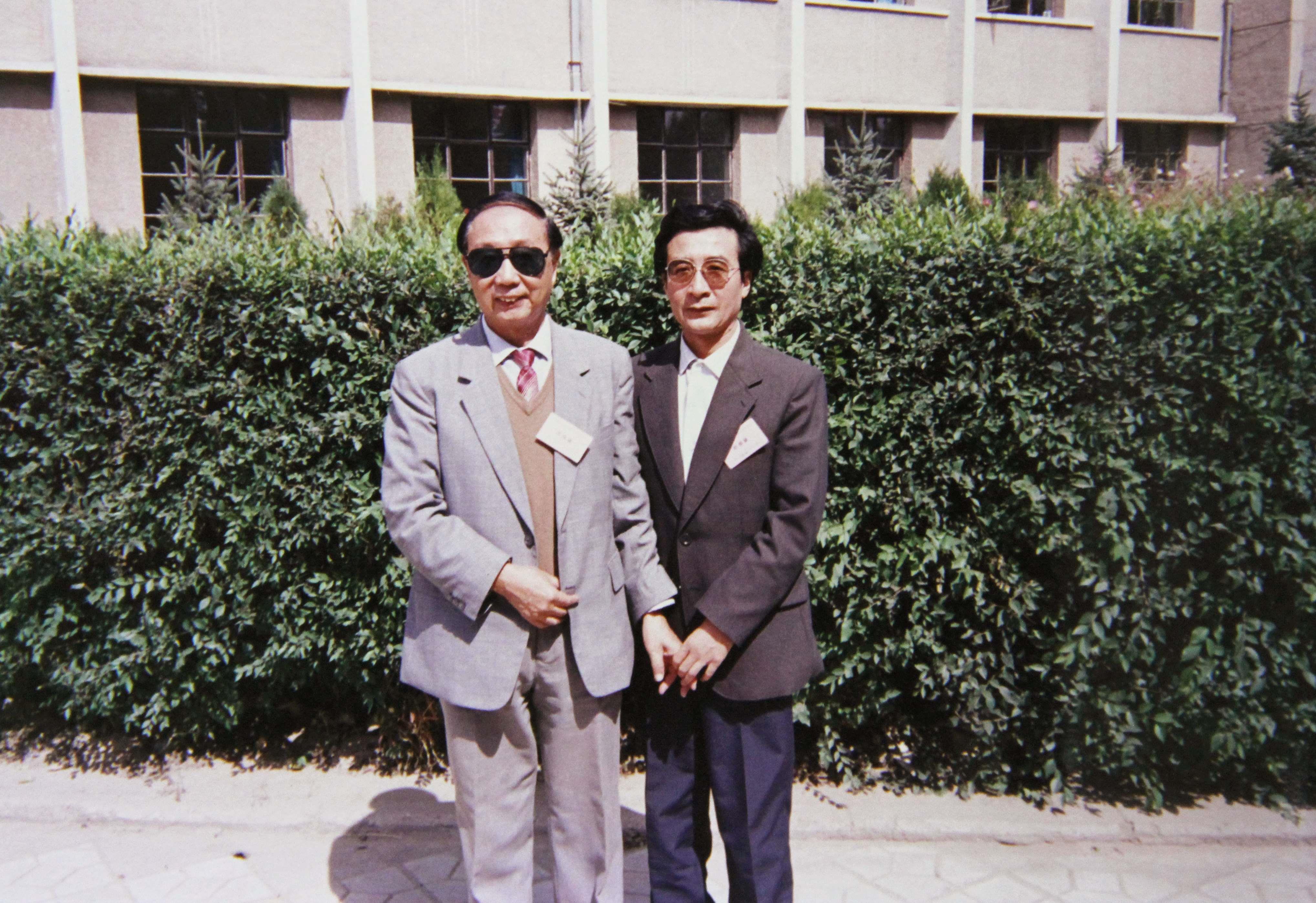 旭宇与中国散文诗协会主席柯蓝，1990年10月.jpg